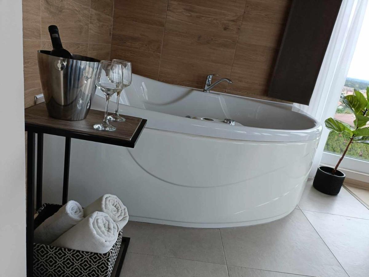 West Panorama Penthouse - Apartment With A Fantastic View Of The City Szombathely Extérieur photo