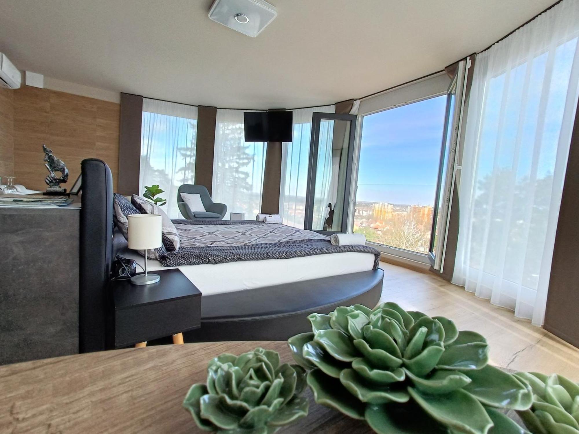 West Panorama Penthouse - Apartment With A Fantastic View Of The City Szombathely Extérieur photo